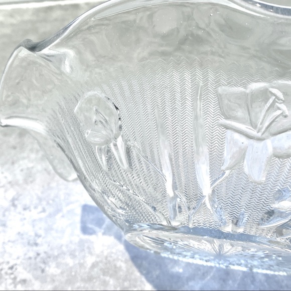 Vintage Depression Glass Jeannette Glass Iris Herringbone Ruffled Bowl - Picture 4 of 8